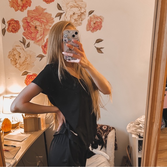 Nike workout top 🤩 - Picture 2 of 5